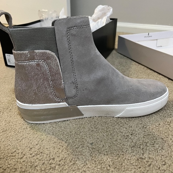 NEW Dolce Vita Zulma Bootie Sneakers in Concrete Grey Suede Size 8.5 - Picture 3 of 7
